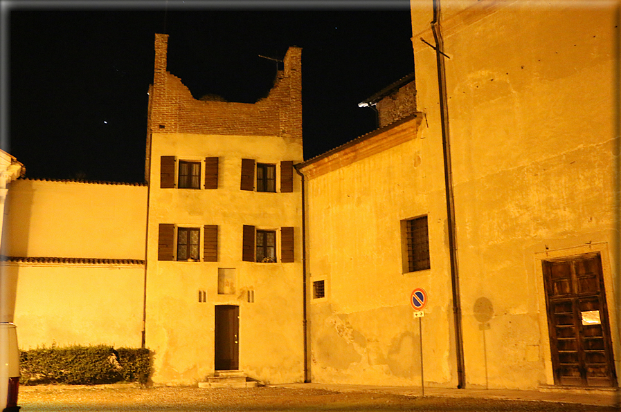 foto Bassano del Grappa di notte